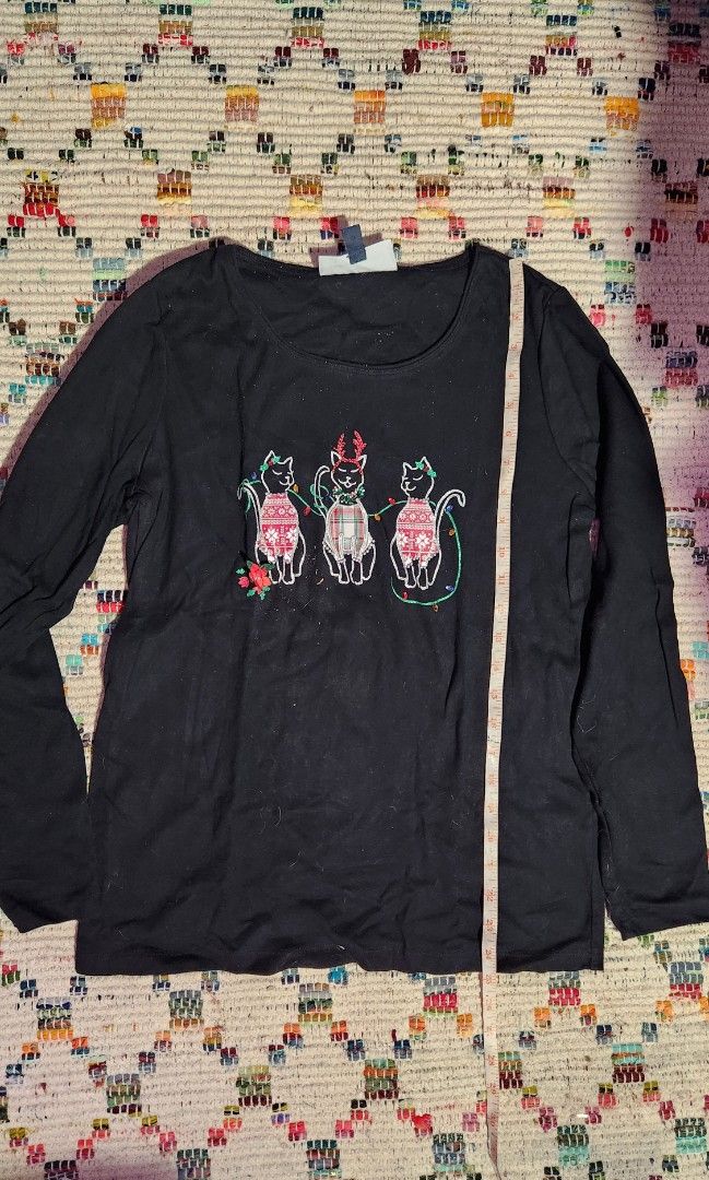Black longsleeve top with cat design (Category: Longsleeves) located in Makati City. Submitted by beabbbea (Listing ID 1324797748, Image 1). Description: free for if you purchase any item from me worth at least 100 php (1 free item per 100 php purchase).