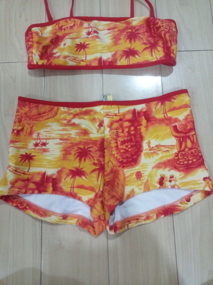 Body Glove swimsuit 2 pc (Category: Bikinis & Swimsuits) located in San Juan City. Submitted by ctan_888. (Listing ID 1324804483, Image 2). Description: ➡️size M.