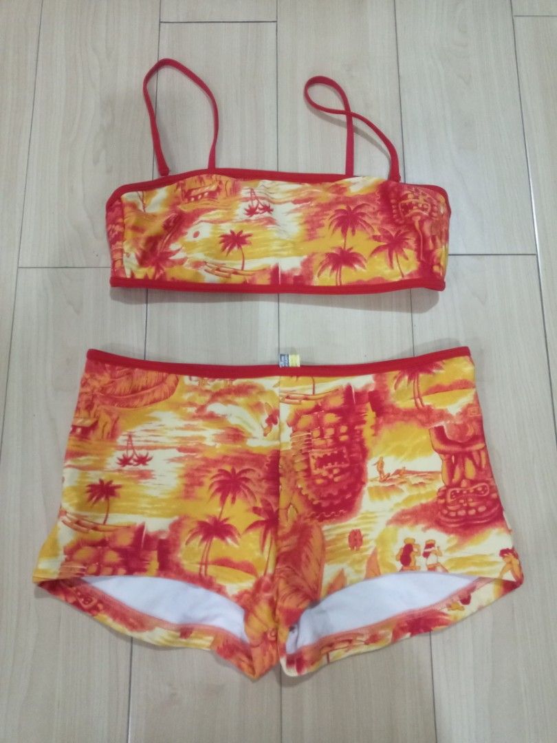 Body Glove swimsuit 2 pc (Category: Bikinis & Swimsuits) located in San Juan City. Submitted by ctan_888. (Listing ID 1324804483, Image 1). Description: ➡️size M.