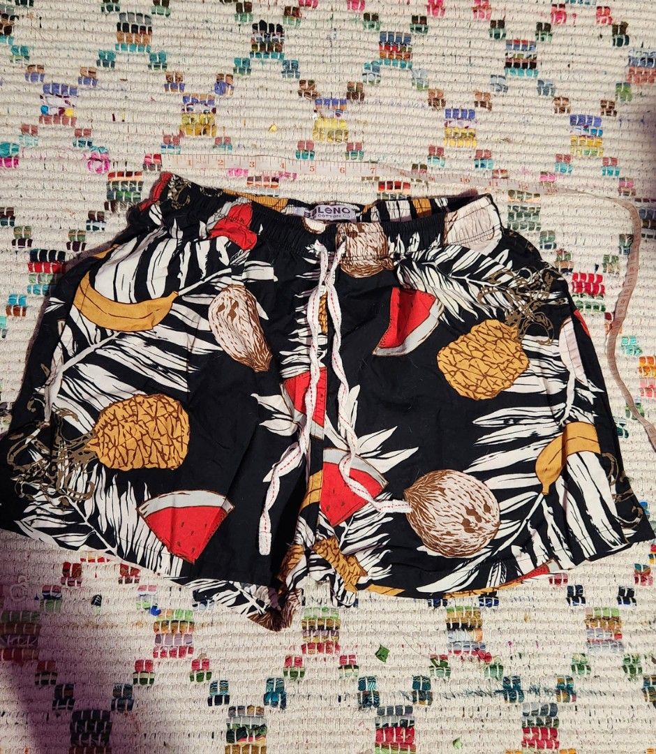 Botanical print shorts (Category: Shorts) located in Makati City. Submitted by beabbbea (Listing ID 1324803012, Image 1). Description: shipping via lalamove/grab or lbc.