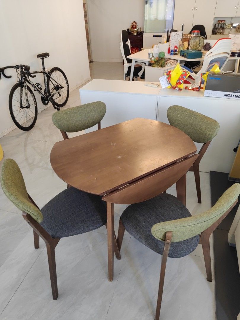 Dining Table （分類：桌子）位於 Hong Kong。 由 daifay 提交（商品編號 1324771880，圖片 2）。簡介： Table with 4 seats Table Diamension D90 x H75cm。