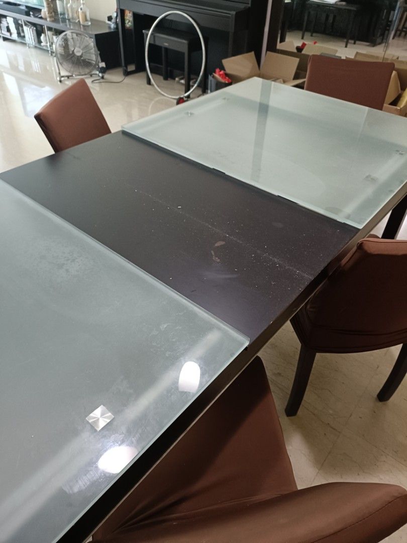 Dining table (Category: Tables & Sets) located in Singapore. Submitted by emiri22 (Listing ID 1324786165, Image 2). Description: Tempered glass top table, length can be extended by another ~47cm Must Collect BY 13 SEPT 2024 (Friday) at Hazel Park Condominium Please arrange own transport and delivery..