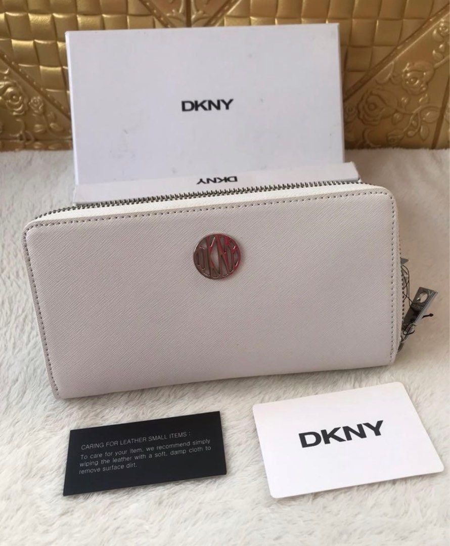 DKNY Long wallet (Category: Luxury Bags & Wallets) located in Muntinlupa City. Submitted by peachonlineshop (Listing ID 1324883632, Image 1). Description: Negotiable Never been used Original Stock nlng po for declutter .