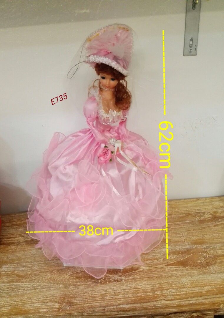 E735 Clearance Sale Old Stock Musical Collection of Elegant Dolls