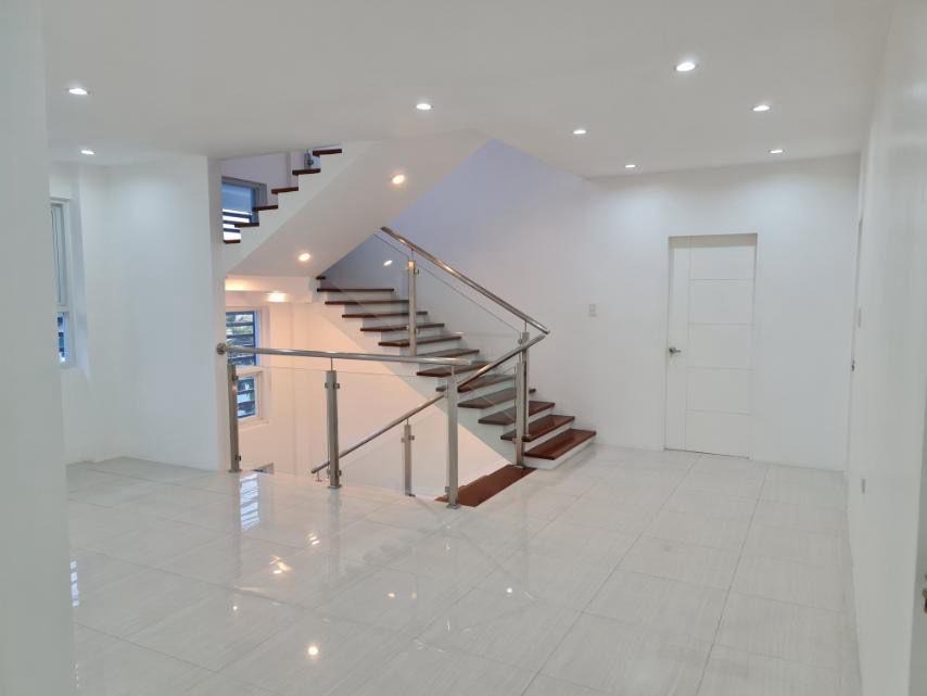 (Category: ) located in . Submitted by REMAXCapital (Listing ID 1324820900, Image 1). Description: .