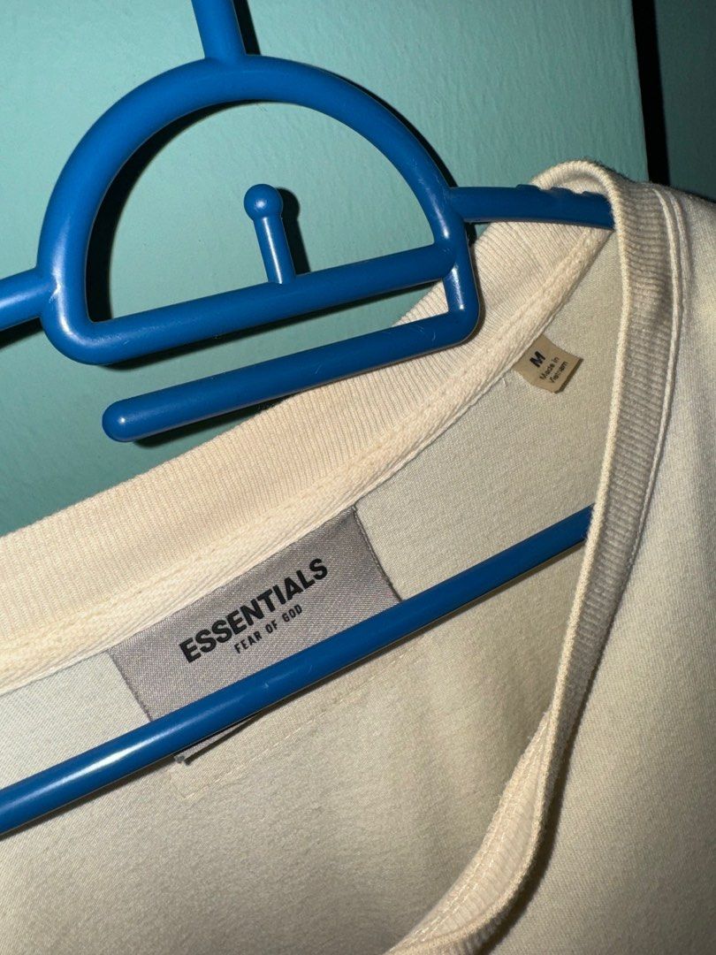 ESSENTIALS TEE (Category: Tshirts & Polo Shirts) located in Singapore. Submitted by vxrxhxn_17 (Listing ID 1324907690, Image 2). Description: Lightly Used 7/10 Nego for fast deals.