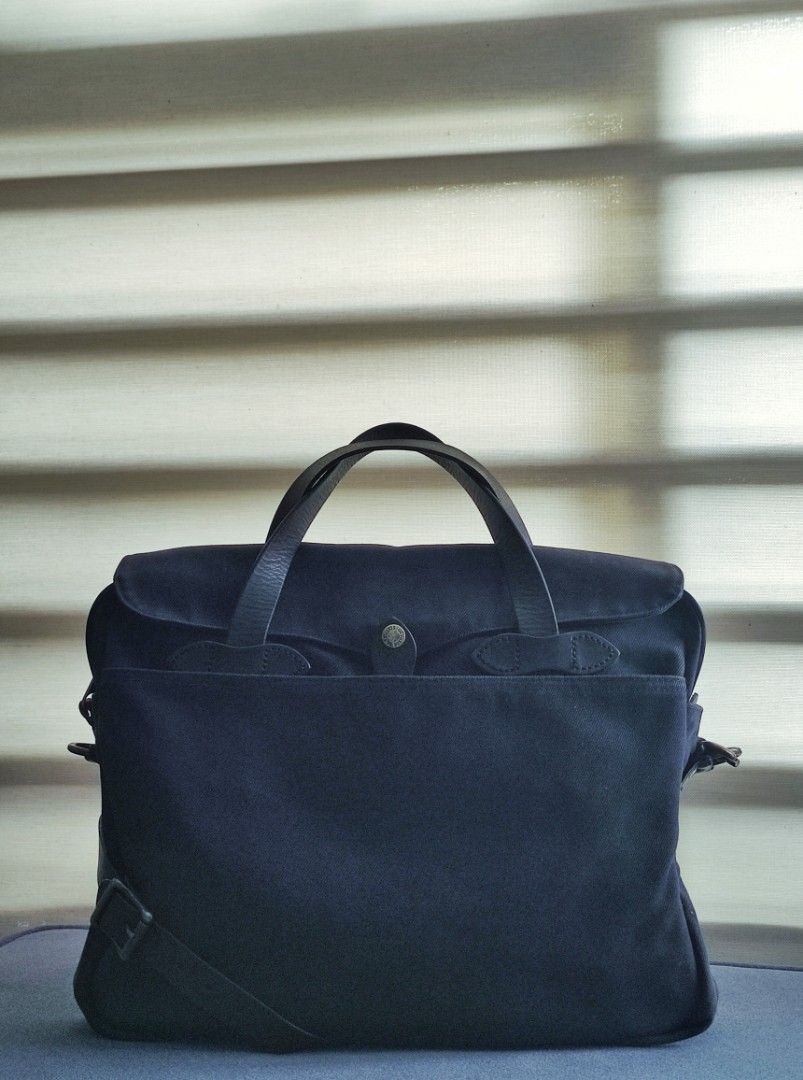 Filson Rugged Twill Original Briefcase - Navy (Category: Luxury Bags & Wallets) located in Valenzuela. Submitted by katadatakph (Listing ID 1324786447, Image 2). Description: Filson Rugged Twill Original Briefcase - Navy Minimal signs of wear. Leather in excellent condition. Unnoticeable tiny tear on the stress area. Features: Built with waxed, industrial-strength Rugged Twill Two external pockets, two internal dividers, slotted pockets for cards