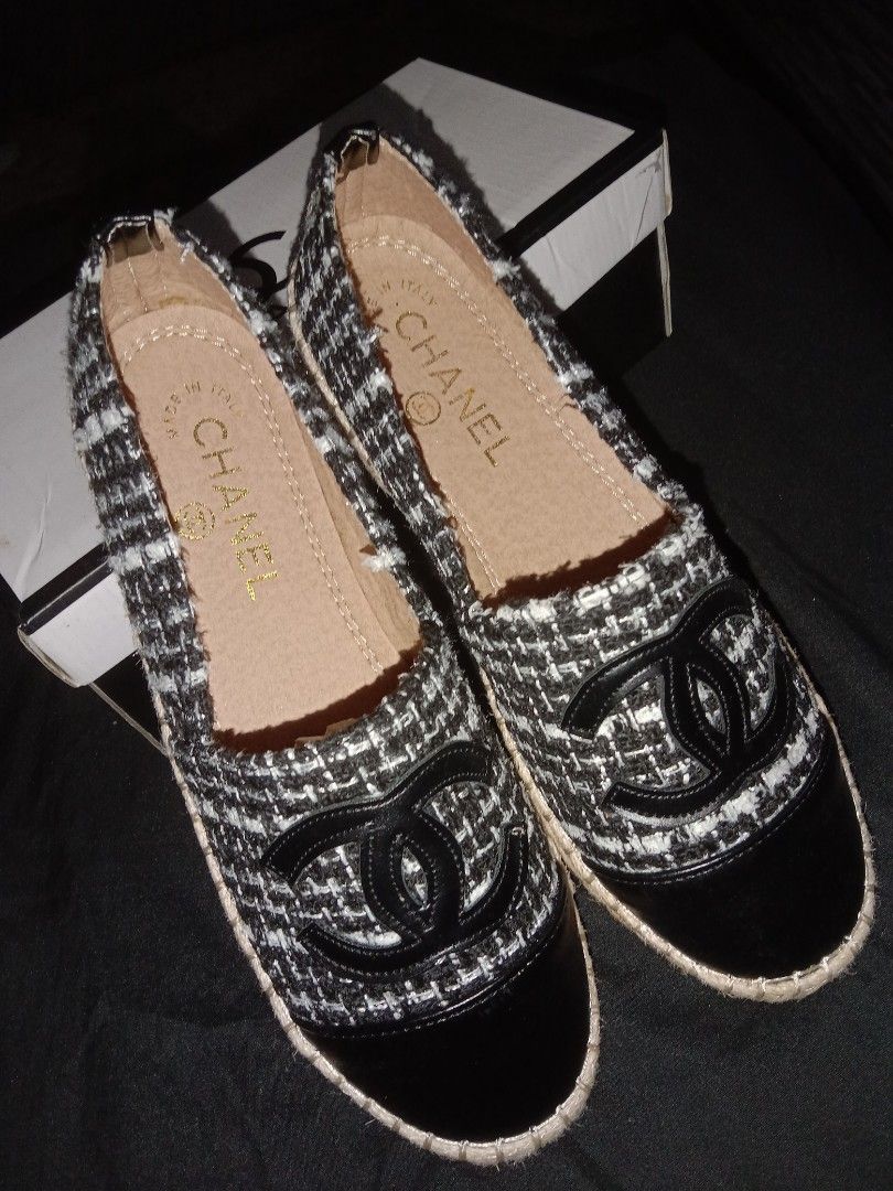 Flat shoes (Category: Flats) located in Seremban. Submitted by imanopim (Listing ID 1324830121, Image 2). Description: pm kita kalau interest. tak orizainal tau. salah size masa beli. huhu.