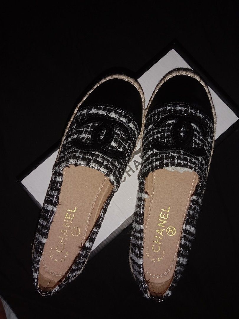 Flat shoes (Category: Flats) located in Seremban. Submitted by imanopim (Listing ID 1324830121, Image 1). Description: pm kita kalau interest. tak orizainal tau. salah size masa beli. huhu.