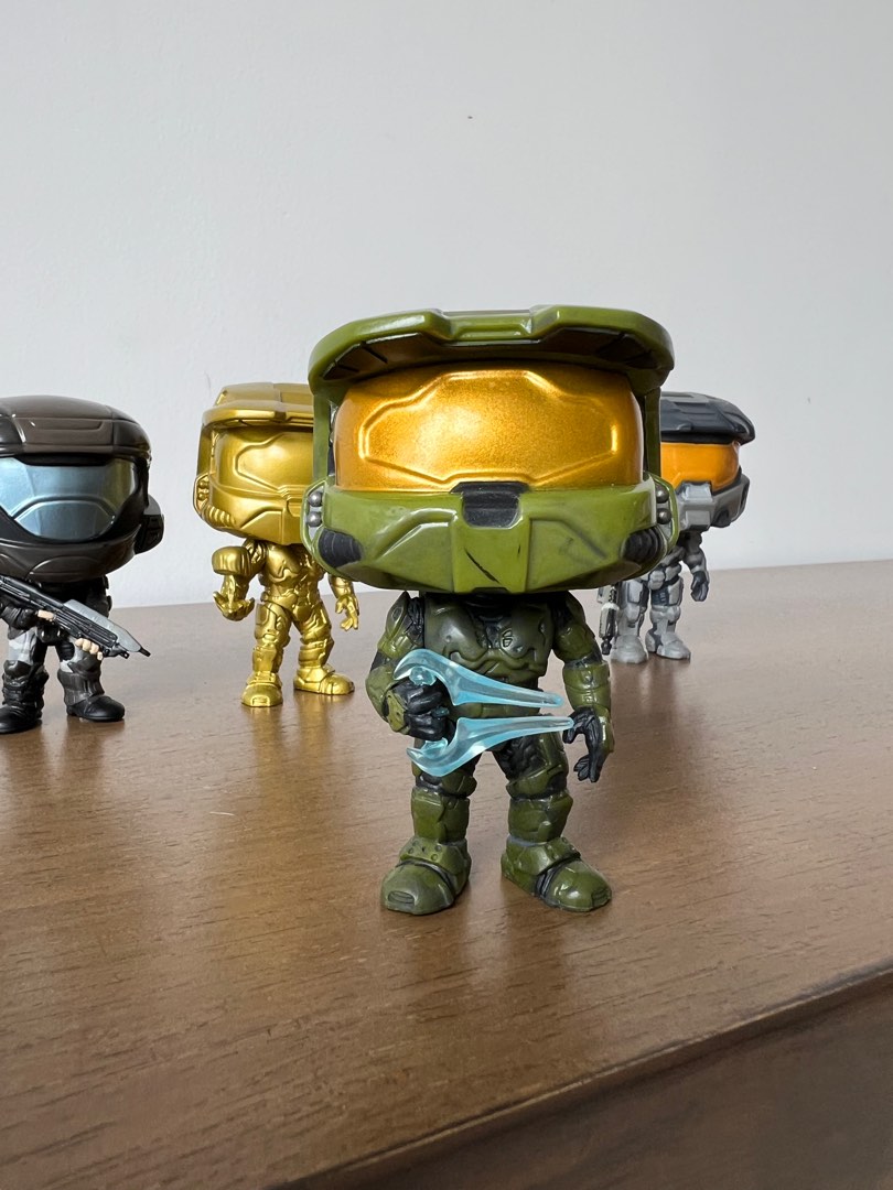 Funko POP! Halo Master Chief With Energy Sword #11 - 3.75 Inch Collectible Figure