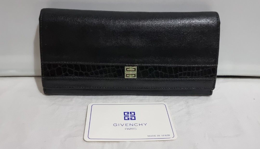 Givenchy Bifold Wallet (Category: Luxury Bags & Wallets) located in Binangonan. Submitted by c_r_i_s (Listing ID 1324877215, Image 1). Description: Givenchy Bifold Wallet Authentic Dimensions: Vintage With signs of use, scuffs, scratches, and creases With slight tear (2) on the card slot. Pls refer to the 9th picture Made in Spain.