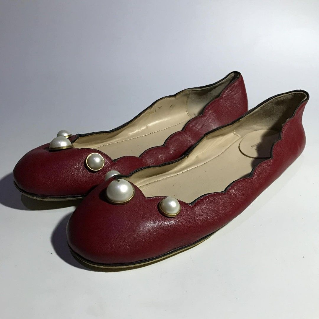 GUCCI Red Scalloped leather interlocking G Faux Pearl ballet flat