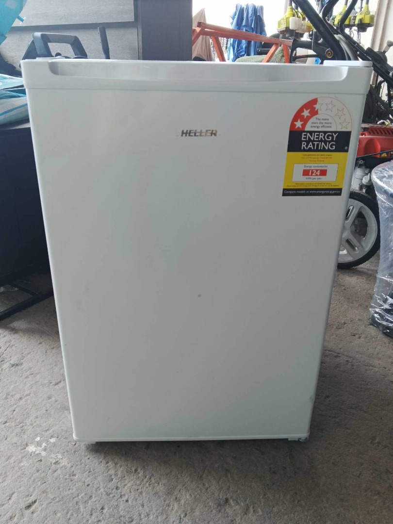 HELLER 70L Mini Bar Fridge, TV & Home Appliances, Kitchen Appliances ...