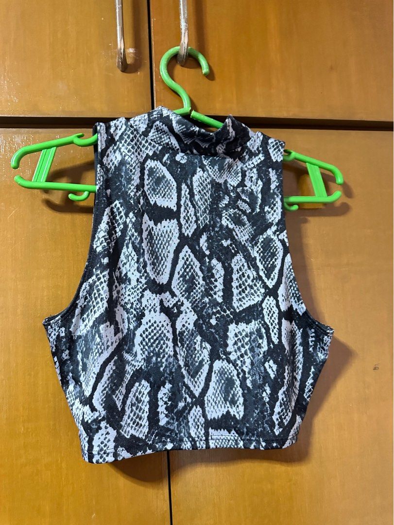 H&M Sleeveless Snake Skin Top (Category: Sleeveless) located in Makati City. Submitted by kukmin (Listing ID 1324783654, Image 1). Description: MOP: GCash LOC: Taguig.