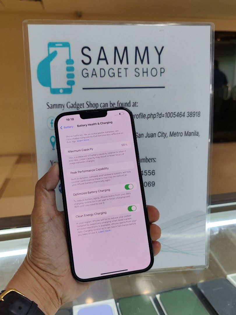 Iphone 13promax 128 preloved (Category: iPhone 13 Series) located in Quezon City. Submitted by ronalynac40976 (Listing ID 1324854378, Image 3). Description: iphone 13promax 128 factory unlock 98% batteri health good condition with box, usb, case pick up store in greenhills shopping center We ship nationwide via lbc+ SF We accept swap/trade in We accept creditcard installment+% We accept ggives & spaylater+% dm or call for fast transaction 0927950