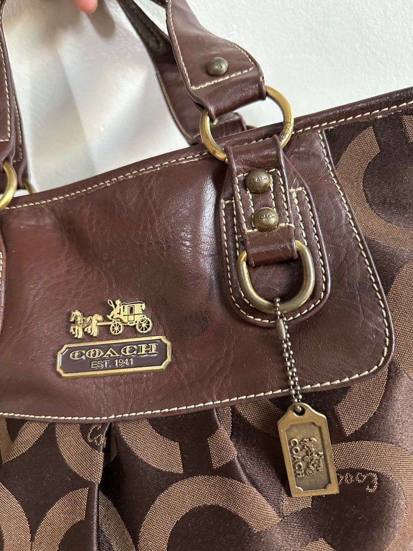 Large Coach Tote Bag (Category: Luxury Bags & Wallets) located in Manila. Submitted by echrise (Listing ID 1324891684, Image 2). Description: Signs of usage with the rubber lining and hardwares Unnoticeable color transfer sa leather sa malapit sa logo Wala yung longer strap .