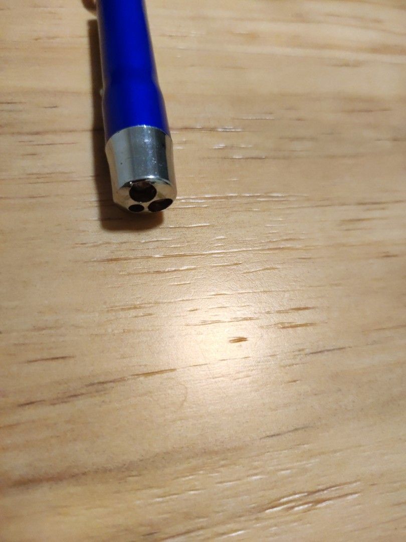 Laser pointer (Category: Other Stationery & Craft) located in Singapore. Submitted by canbus (Listing ID 1324867561, Image 2). Description: can postage delivery.