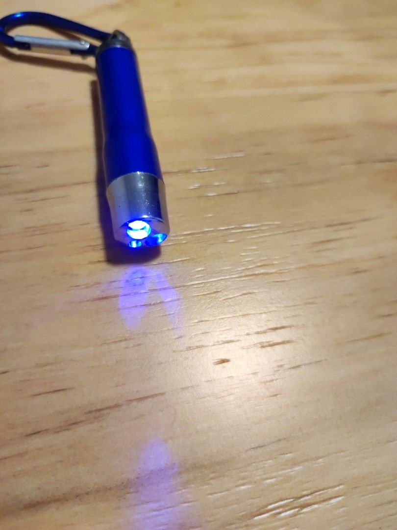 Laser pointer (Category: Other Stationery & Craft) located in Singapore. Submitted by canbus (Listing ID 1324867561, Image 3). Description: can postage delivery.