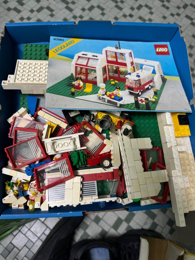 LEGO - 6380 （分類：樂高及拼砌組合）位於 Hong Kong。 由 naiho 提交（商品編號 1324857504，圖片 2）。簡介： Vantage Lego 6380 Hospital 齊合齊說明書。