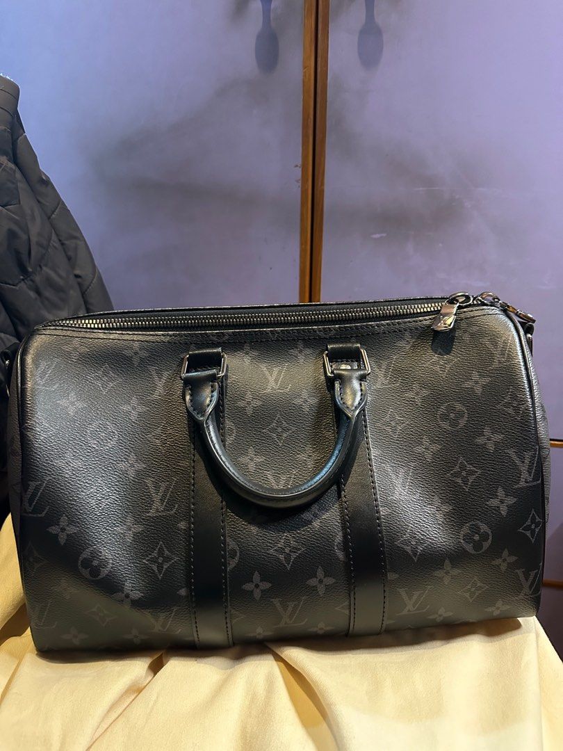 LV Keepall eclipse 35 （分類：手袋及銀包）位於 Hong Kong。 由 userdodo 提交（商品編號 1323245872，圖片 2）。簡介： 3月日本買 有單有Dust Bag 有袋 只用過一次 極新淨 屋企人買左另一個 所以讓出 送埋個淘記既Orangizer 不議 Payme/ Fps。