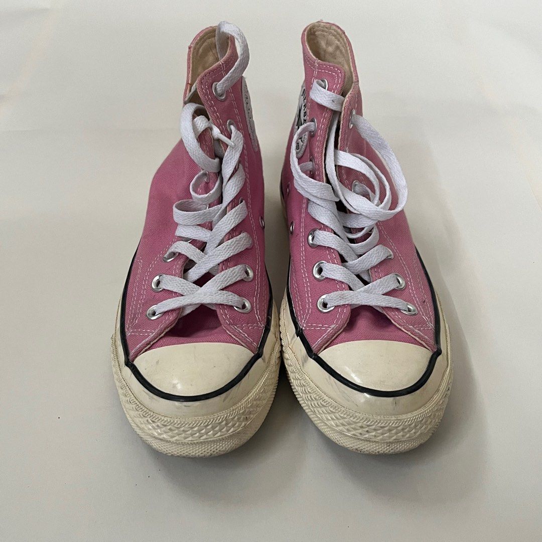 MALL PULLOUT Pink High top Converse (Category: Sneakers) located in Noveleta. Submitted by pressedclover (Listing ID 1324867706, Image 2). Description: SIZE: 6.