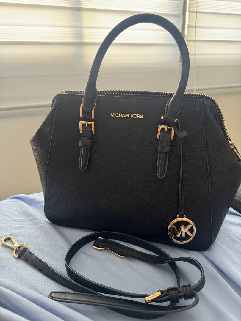 MK shoulder bag (Category: Luxury Bags & Wallets) located in Manila. Submitted by chloemhoretz (Listing ID 1324753096, Image 1). Description: Selling low. May damage sa handle na likod pero di naman masyado kita. Pero ayos pa. Bawal sa maselan. Kasi may damage na. Selling low kesa naka tambak lang. please see photo below.
