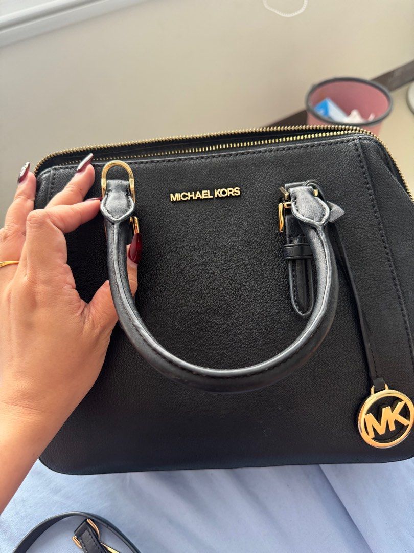 MK shoulder bag (Category: Luxury Bags & Wallets) located in Manila. Submitted by chloemhoretz (Listing ID 1324753096, Image 2). Description: Selling low. May damage sa handle na likod pero di naman masyado kita. Pero ayos pa. Bawal sa maselan. Kasi may damage na. Selling low kesa naka tambak lang. please see photo below.