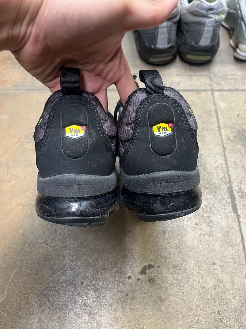 air vapormax plus fake vs real