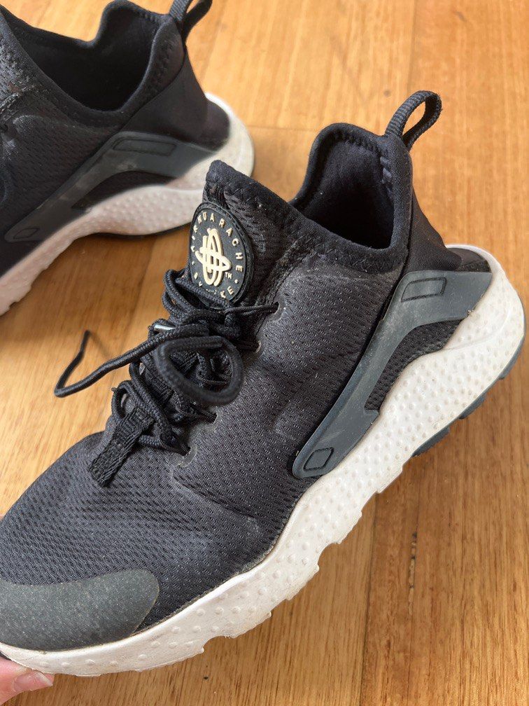 NIKE. Black white Air Huarache shoes. Size US 6.5. UK 4. EU 37.5