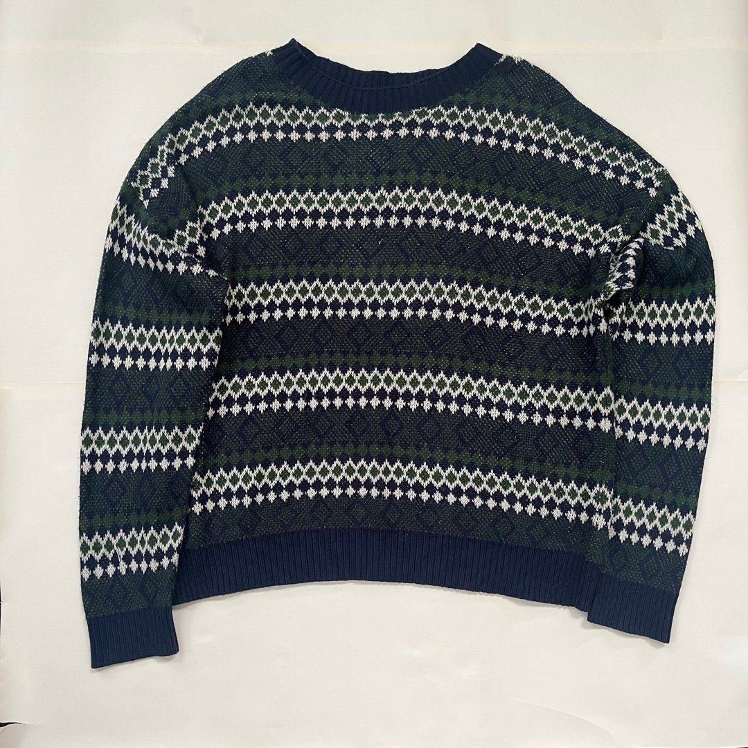 Patterned Knit Sweater (Category: Coats, Jackets and Outerwear) located in Noveleta. Submitted by pressedclover (Listing ID 1324863710, Image 1). Description: .