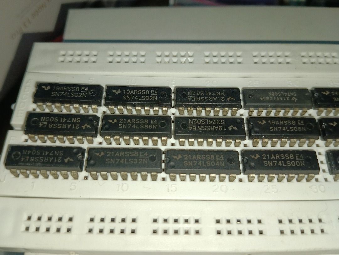 [READ THE DESCRIPTION] Arduino Kit with Assorted IC (AND, NAND, NOR ...