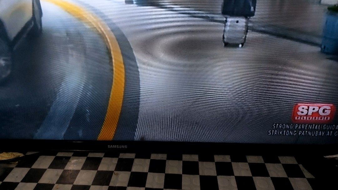 Samsung smart tv with remote (Category: TV) located in Paranaque City. Submitted by jeremysecr19192 (Listing ID 1324877416, Image 2). Description: Samsung smart tv 40 inches with remote Issue: nagagamit po ng maayos ung backlight nya po napinalitan kita po sa screen at un antena nya po naputol pero di nman nagagamit un pede sya sa tv plus . Pero nagagamit po sya nakakapanuod ng maayos po Pick up or meet up tambo paranaque.