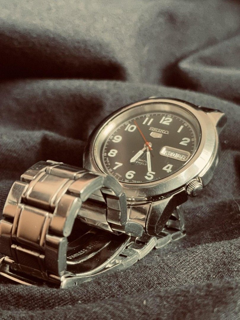 Seiko 5 Automatic 21 Jewels Black Dial (Category: Men's Watches) located in Bulacan. Submitted by juniorrelocollections (Listing ID 1324910702, Image 3). Description: .
