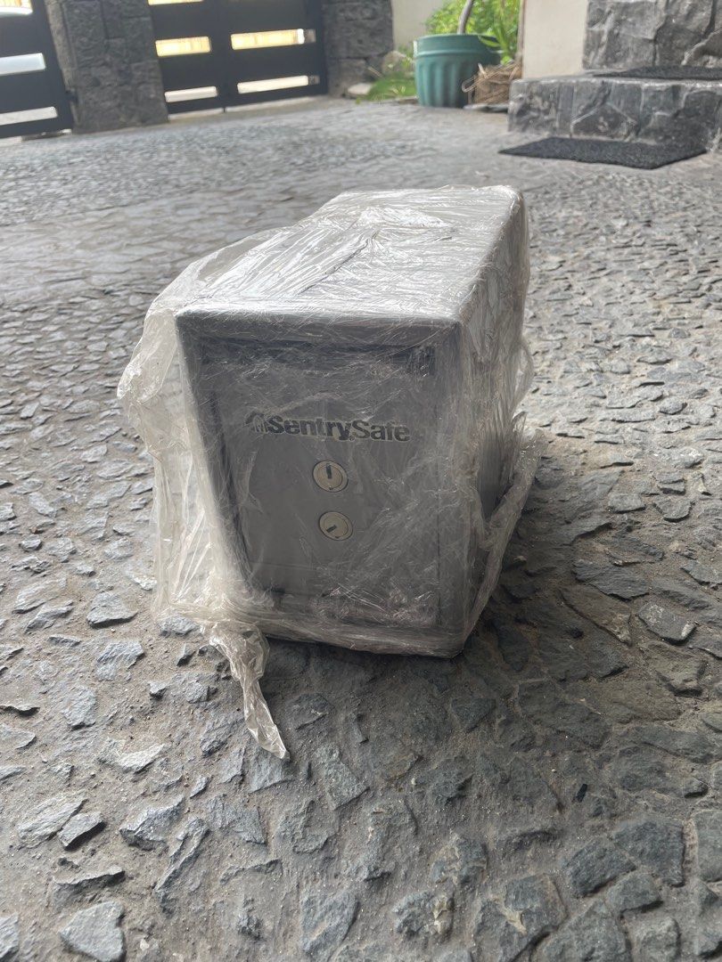 Sentry Safe (Category: Safe) located in Pasig City. Submitted by garagesellerzz (Listing ID 1324832254, Image 1). Description: Delivery shouldered by buyer. Original price 11,000. .