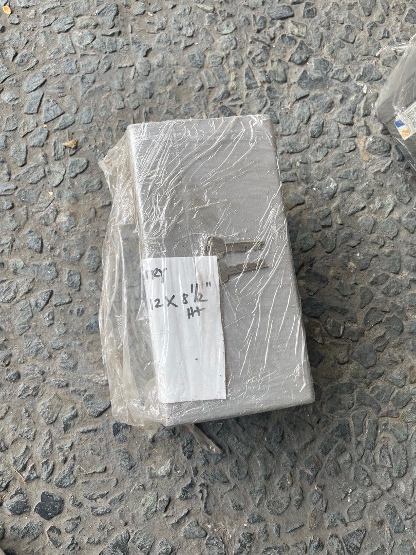 Sentry Safe (Category: Safe) located in Pasig City. Submitted by garagesellerzz (Listing ID 1324832254, Image 2). Description: Delivery shouldered by buyer. Original price 11,000. .