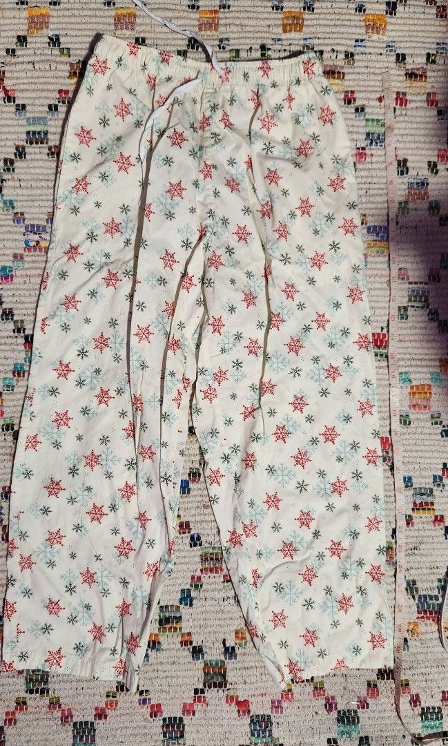 Snowflake cropped pyjamas (Category: Other Bottoms) located in Makati City. Submitted by beabbbea (Listing ID 1324796716, Image 1). Description: free for if you purchase any item from me worth at least 100 php (1 free item per 100 php purchase).