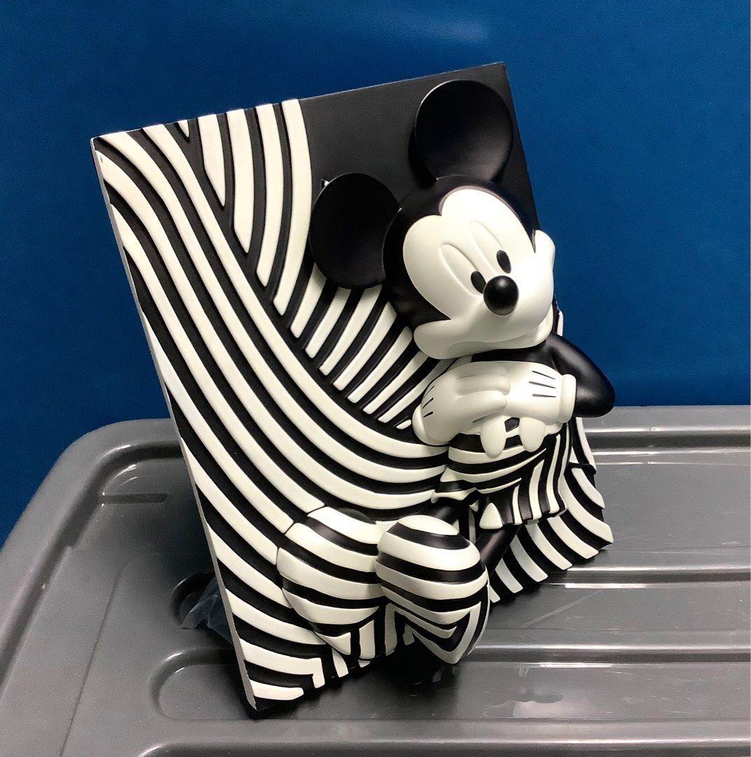 Soap Studio x Disney Vortex World Art Prin 迪士尼漩渦世界黑白浮雕