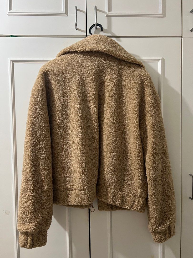STRADIVARIUS Teddy Jacket (Category: Coats, Jackets and Outerwear) located in Santa Rosa. Submitted by herprel0ved (Listing ID 1324843717, Image 2). Description: - loved this jacket! - large on tag but fits s-m frames; for layering purposes - rfs: not used.