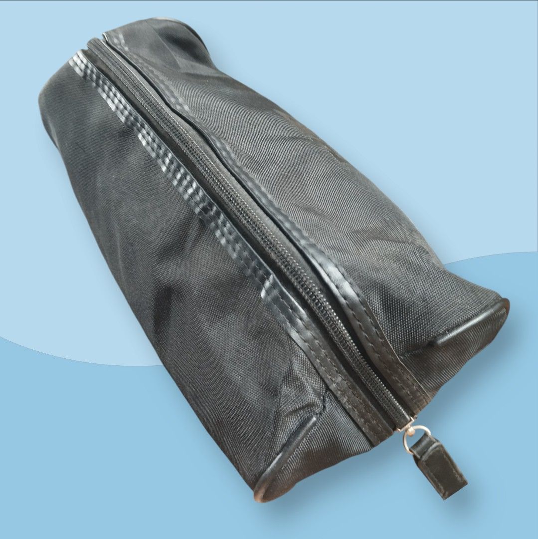 SUPER SALE!!! Givenchy Utility Pouch (Category: Luxury Bags & Wallets) located in Iligan City. Submitted by ileganteph (Listing ID 1324914311, Image 3). Description: Very Good Condition No flaws with etikita.