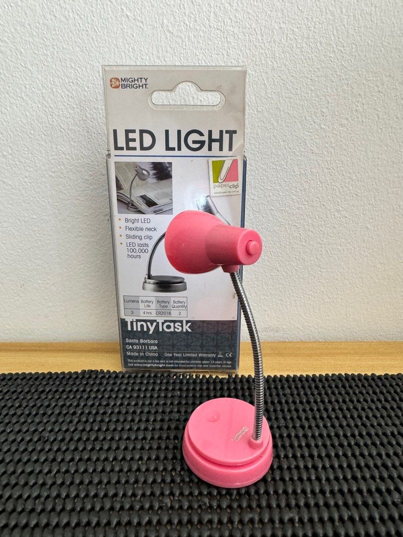 Tiny Task Light (Category: Other Gadgets) located in Singapore. Submitted by lovmic (Listing ID 1324811782, Image 2). Description: • Bright LED • Flexible neck • Sliding clip • LED lasts 100,000 hours •Original price $19.20.