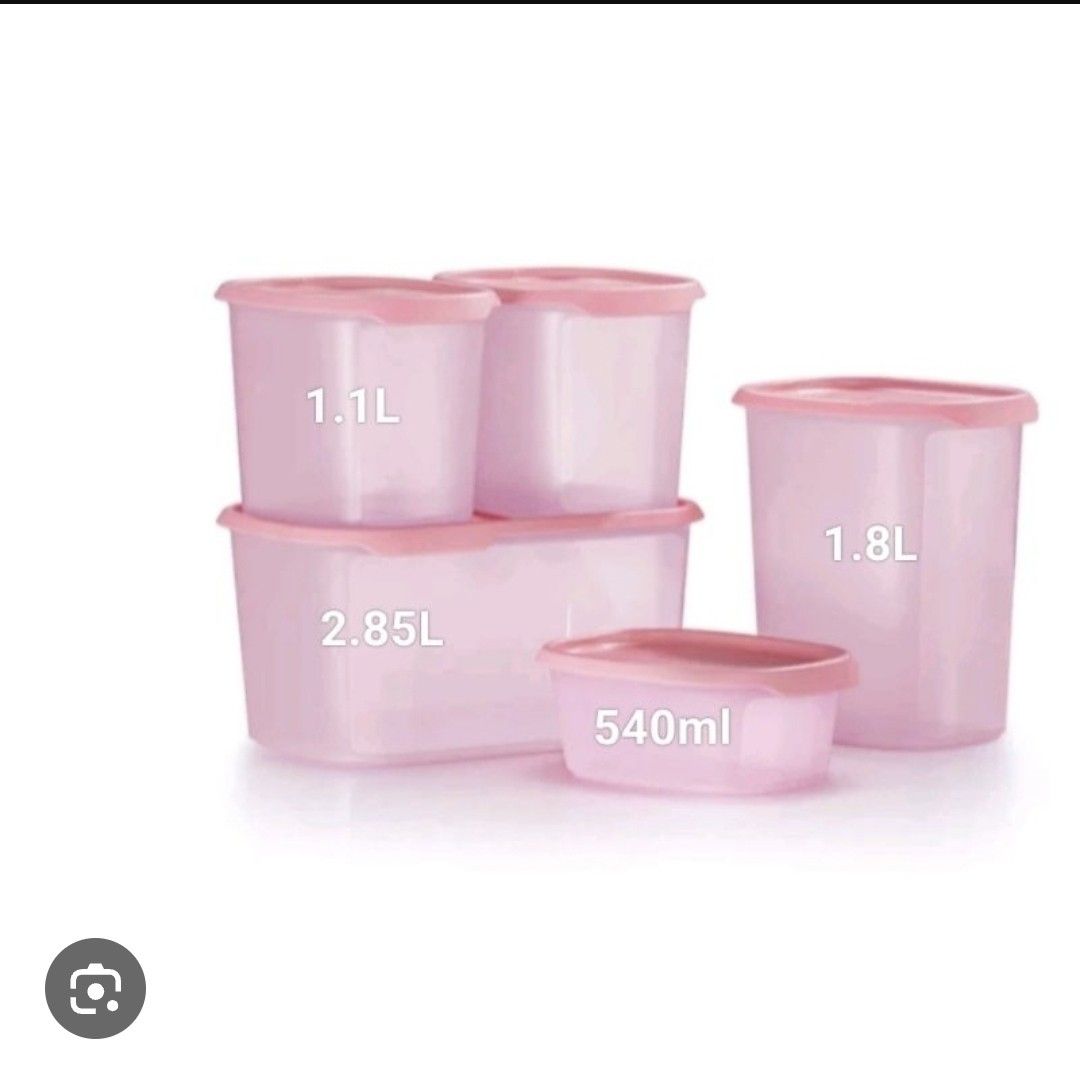Tupperware One Touch Fresh Basic Set (1) (Category: Food Organisation & Storage) located in Singapore. Submitted by shirley_low (Listing ID 1324904164, Image 2). Description: - Easy Pull Tab - Clear window for easy identification -Seal in the crisp by pressing down at the center - Lids snap & nestable keeping them organise when not in use One Touch Fresh - Package include:- 1.One Touch Fresh Oval 540ml - 16.5cm (L) x 12.1cm (W) x 6.5cm (H) 2. One