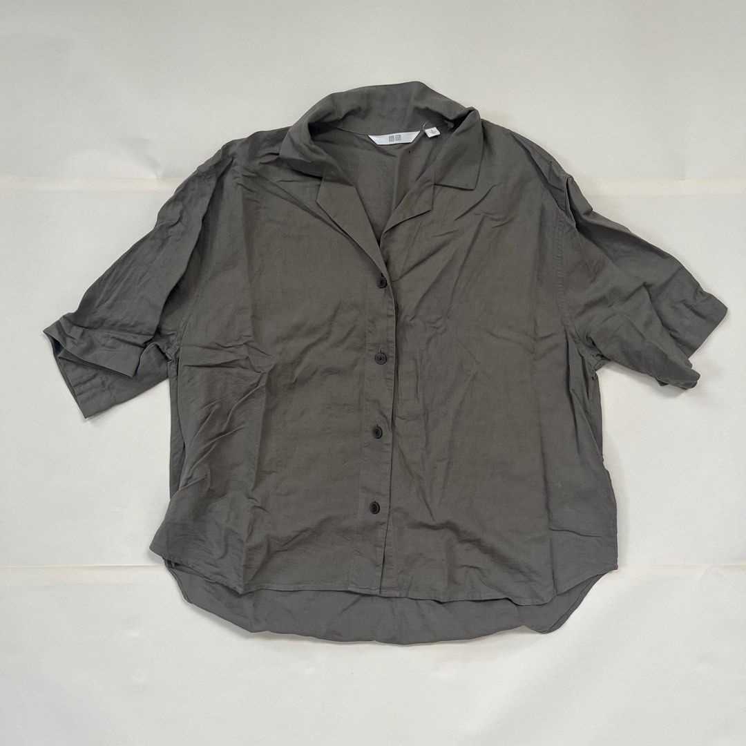 Uniqlo Button up (Category: Blouses) located in Noveleta. Submitted by pressedclover (Listing ID 1324863915, Image 1). Description: NEGOTIABLE USED ONCE.