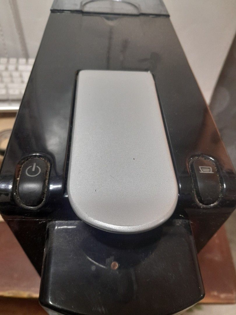 Uno Capsule System Italy Brand (Category: Coffee Machines & Makers) located in Manila. Submitted by qwerty56789999 (Listing ID 1324784591, Image 3). Description: Almost brand new used for 5x only madumi lang No issue.