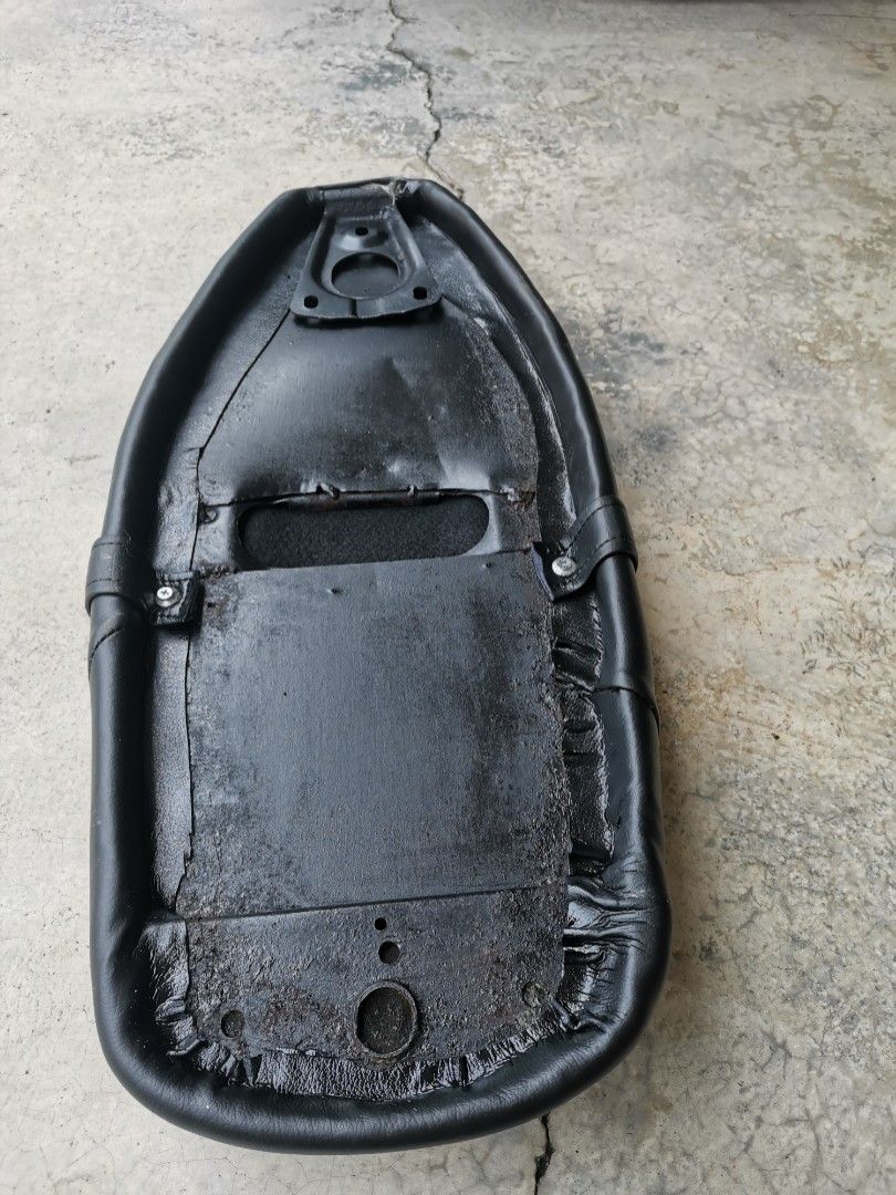 Vespa seat, Motorbikes on Carousell