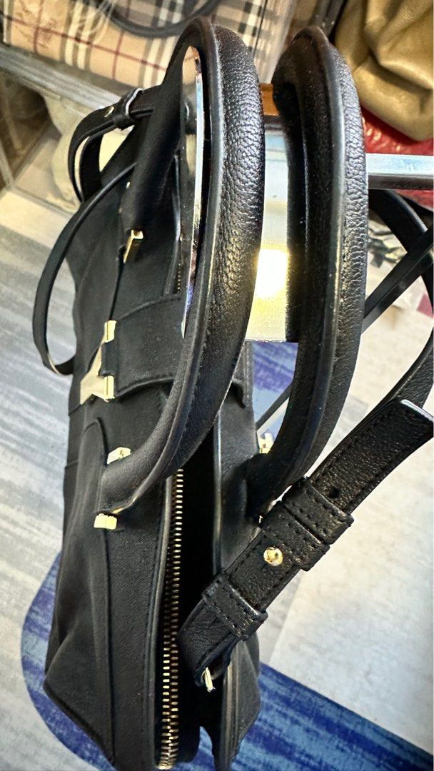 YSL Cabas (Category: Luxury Bags & Wallets) located in Mandaluyong City. Submitted by jec888 (Listing ID 1324800328, Image 3). Description: Original YSL Cabas - Leather .