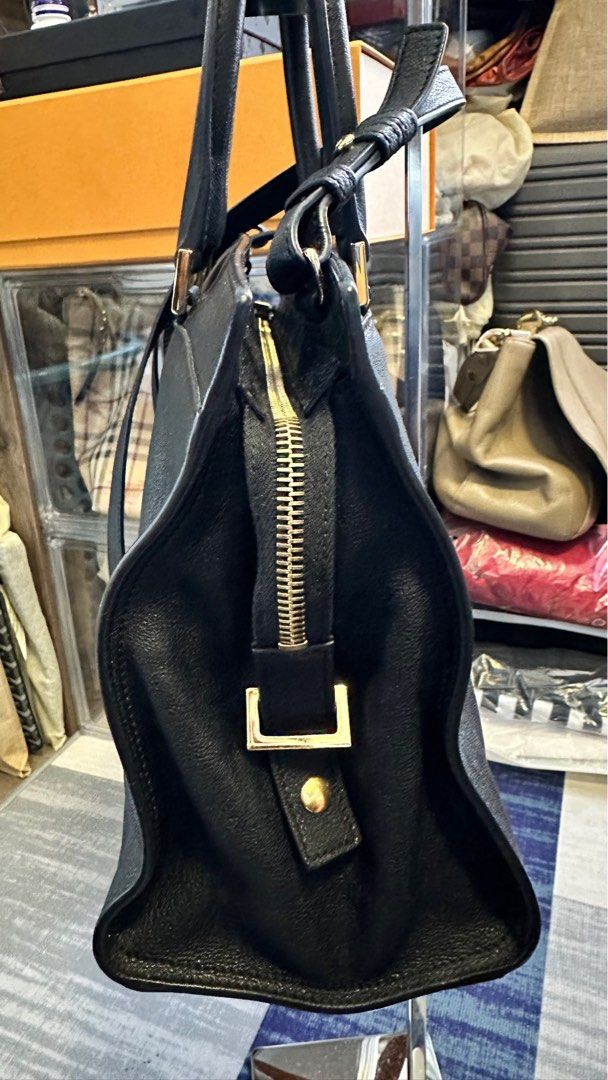 YSL Cabas (Category: Luxury Bags & Wallets) located in Mandaluyong City. Submitted by jec888 (Listing ID 1324800328, Image 2). Description: Original YSL Cabas - Leather .