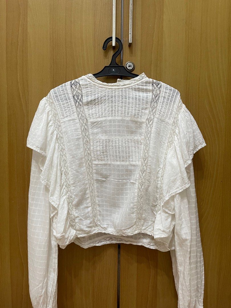 Zara vintage top (Category: Blouses) located in Morong. Submitted by declutterbyJD (Listing ID 1324752290, Image 2). Description: Small to semi large.