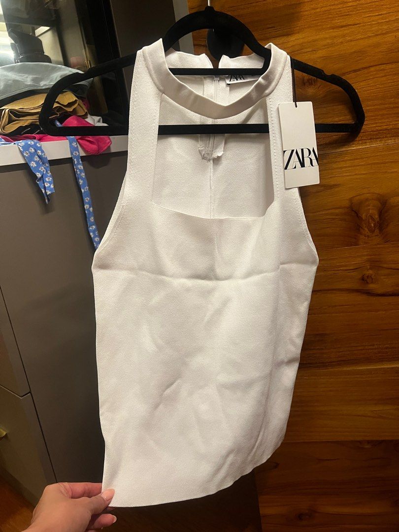 Zara white top (Category: Sleeveless) located in Quezon City. Submitted by zerinap (Listing ID 1324747609, Image 1). Description: Stretchable material.