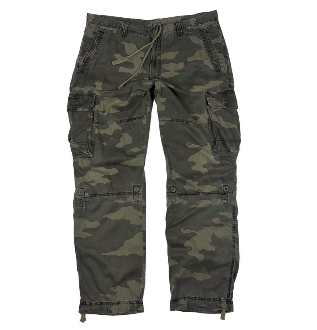 Uniqlo camo pants top