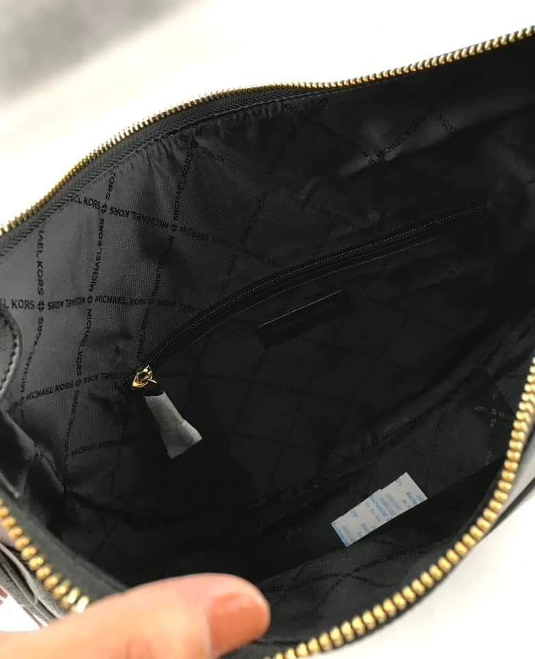 🍀 MK Dover Hobo (Category: Luxury Bags & Wallets) located in Manila. Submitted by shan_kenz (Listing ID 1324930355, Image 3). Description: 🍀 MK Dover Hobo ▪️12" W x 10"H x 3"D 💰P2,700 ▪️Plus SF ▪️Actual photo.